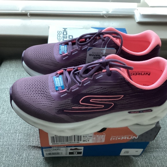 Skechers Women's GO RUN Swirl Tech Speed Running Sneakers, size 9 - Picture 3 of 12